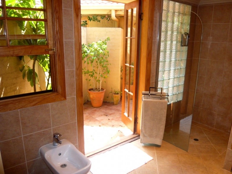 30a Kirkdale Rd, Chapel Hill QLD 4069