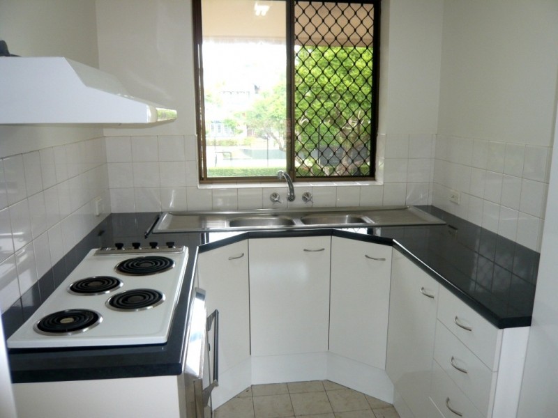 142 Windermere Rd cnr Charlton St, Hamilton QLD 4007