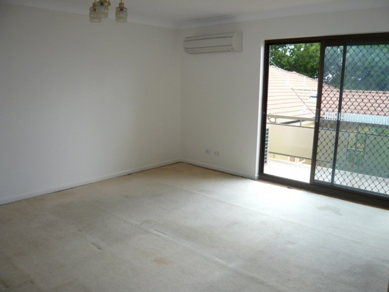 142 Windermere Rd cnr Charlton St, Hamilton QLD 4007