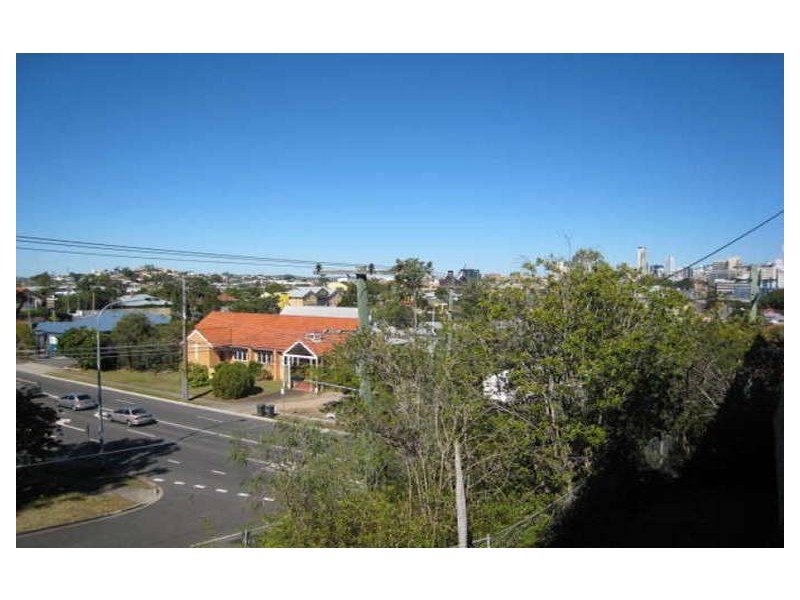 4 Rosemount Tce, Windsor QLD 4030