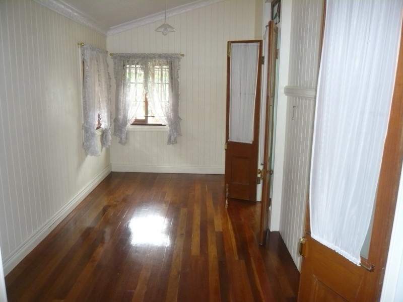 9  Lucy, Milton QLD 4064