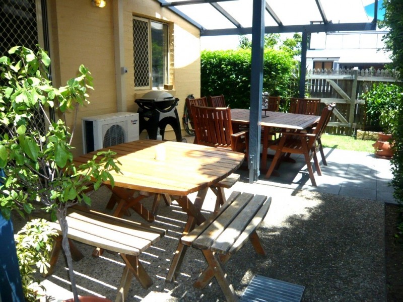 18 Lockhart St, Woolloongabba QLD 4102