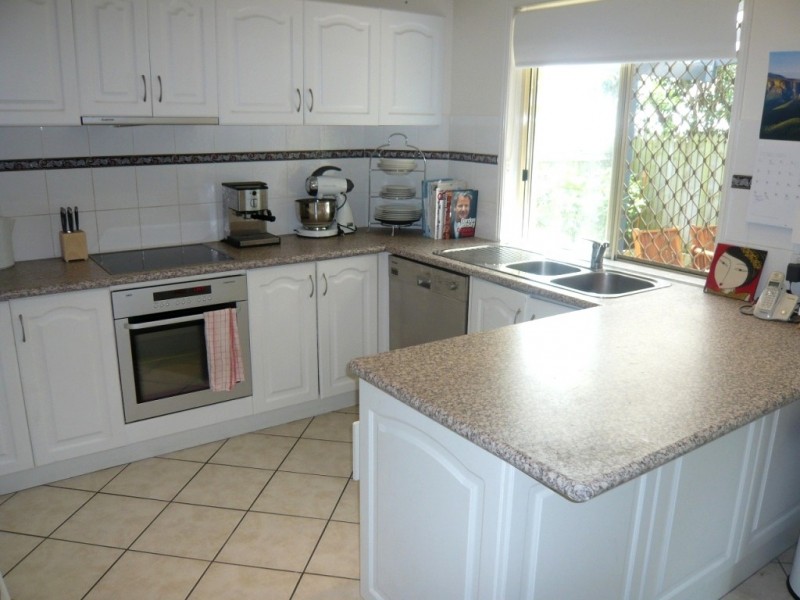 18 Lockhart St, Woolloongabba QLD 4102