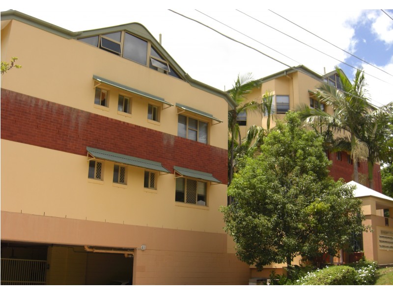 15  Clarence Rd, Indooroopilly QLD 4068