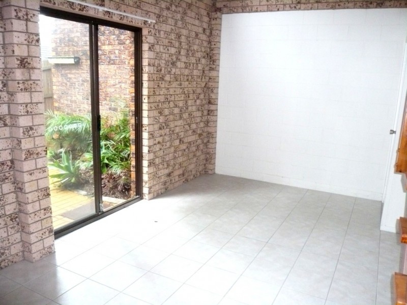 8/90 Invermore St, Mount Gravatt East QLD 4122