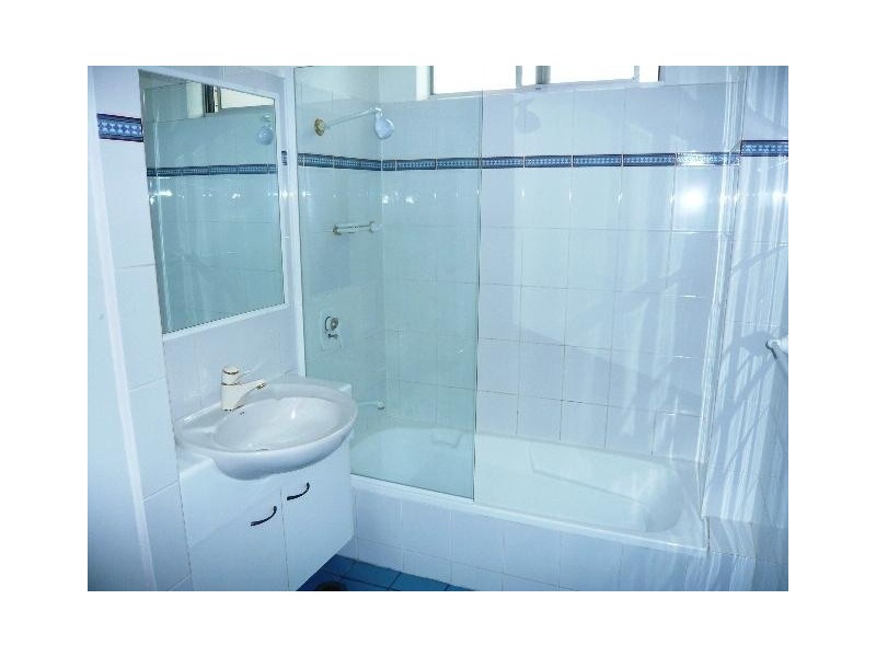 36 Jerdanefield St, St Lucia QLD 4067