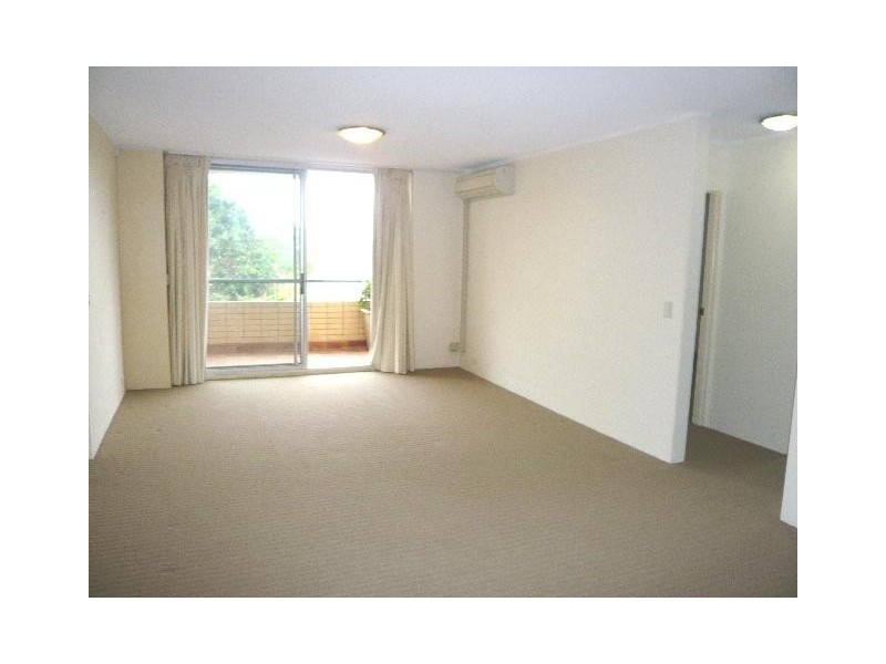 36 Jerdanefield St, St Lucia QLD 4067