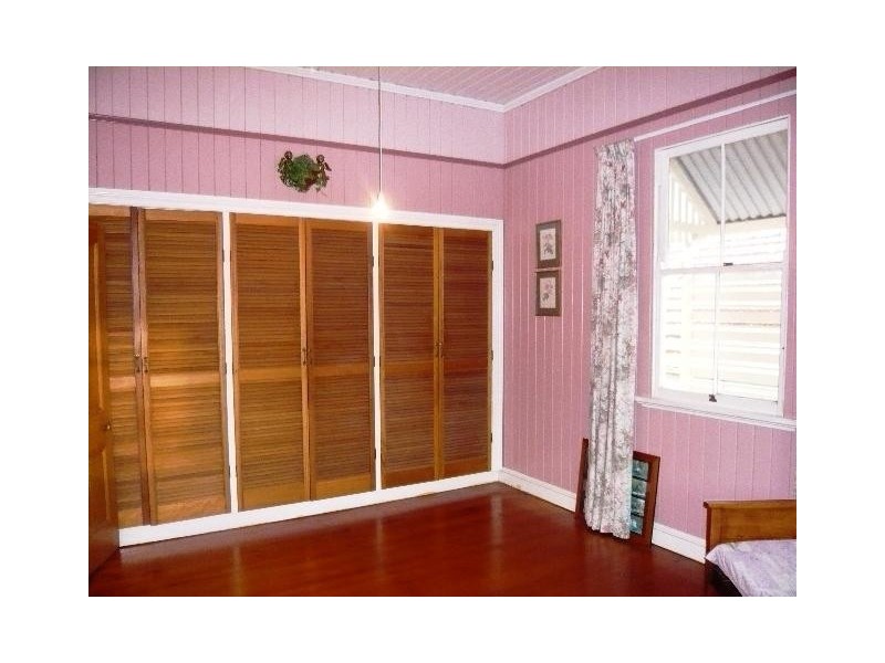 82 Cedar St, Greenslopes QLD 4120
