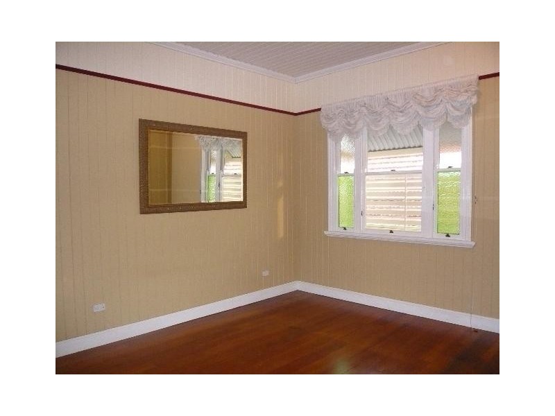 82 Cedar St, Greenslopes QLD 4120