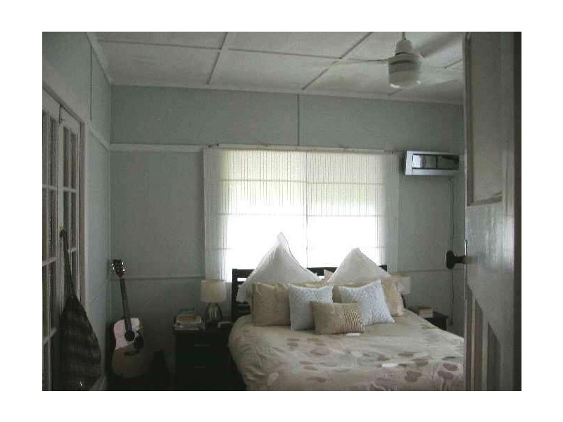 111 Norman Ave, Norman Park QLD 4170