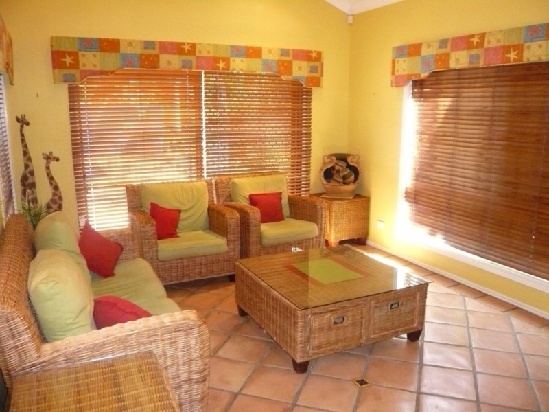 16 Eclipse St, Bridgeman Downs QLD 4035