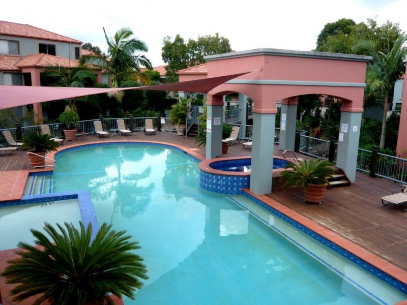 Clear Island Waters QLD 4226