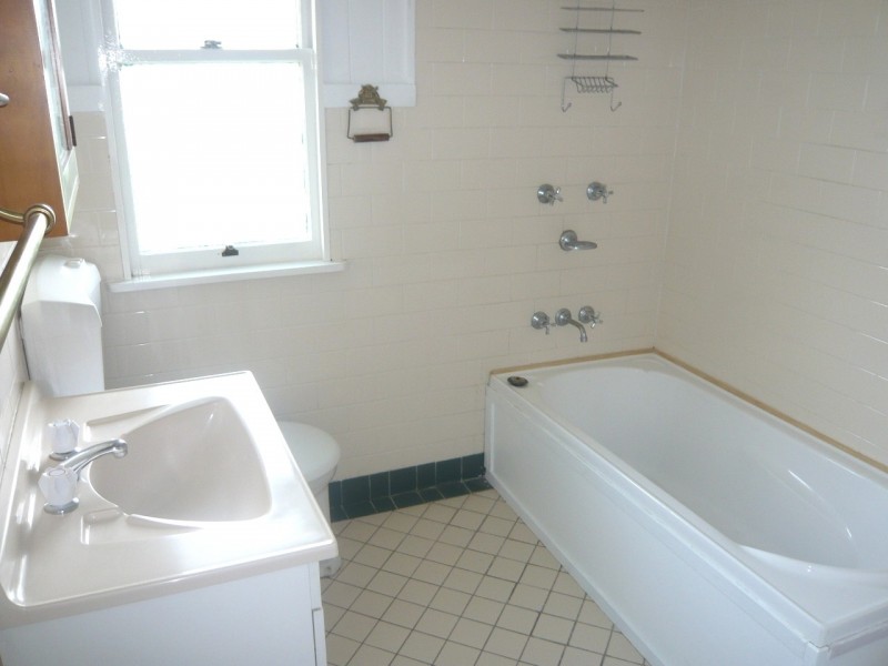 6 Annie St, Windsor QLD 4030