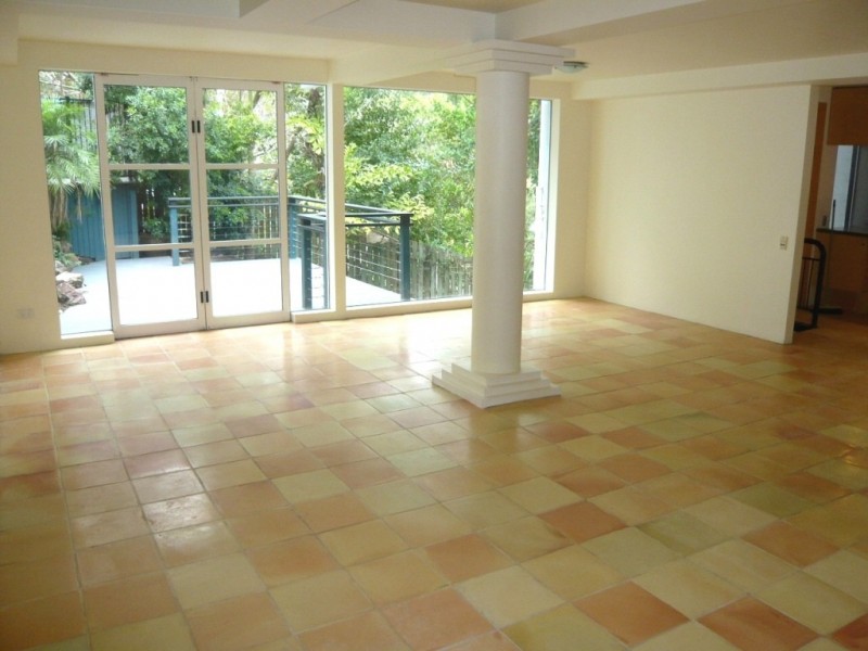 15 Praeger St, Chapel Hill QLD 4069