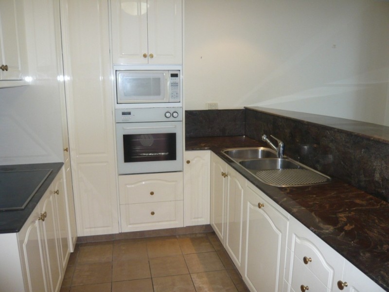 18/27 Harbour Rd, Hamilton QLD 4007