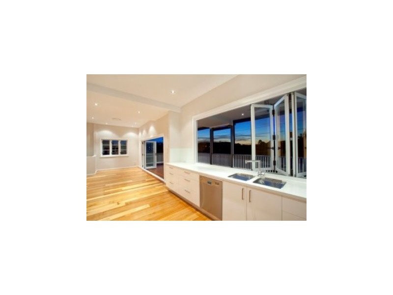 18 Pascal St cnr Kent St, Red Hill QLD 4059