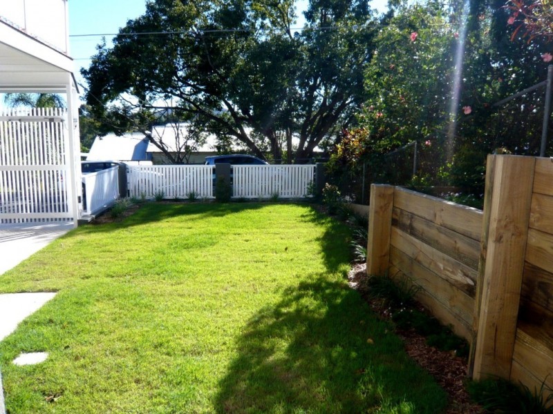 18 Pascal St cnr Kent St, Red Hill QLD 4059