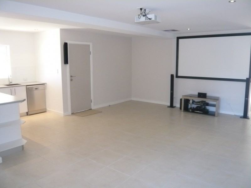 18 Pascal St cnr Kent St, Red Hill QLD 4059