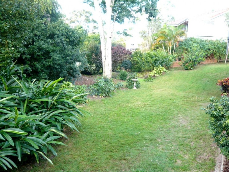 25 Garema St, St Lucia QLD 4067
