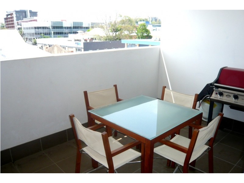 9 Chester Street cnr Ella St, Teneriffe QLD 4005