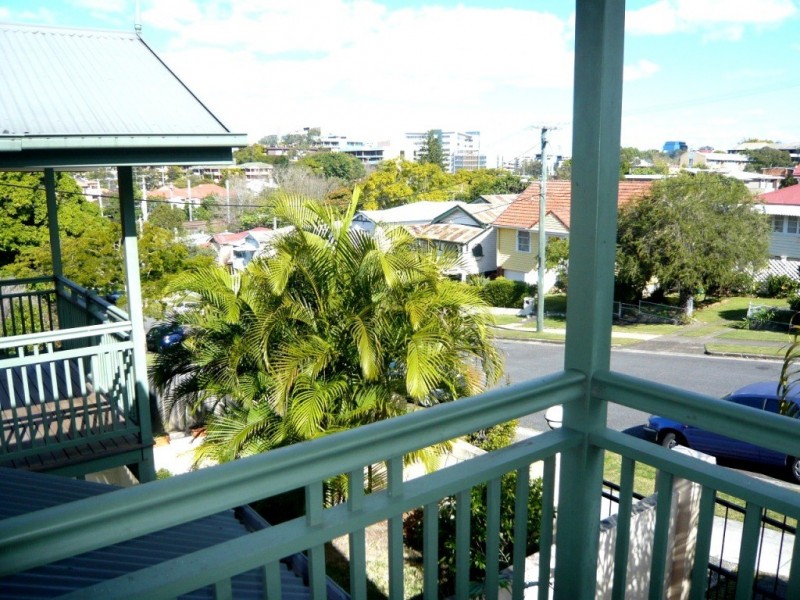 19 Aldridge St, Auchenflower QLD 4066