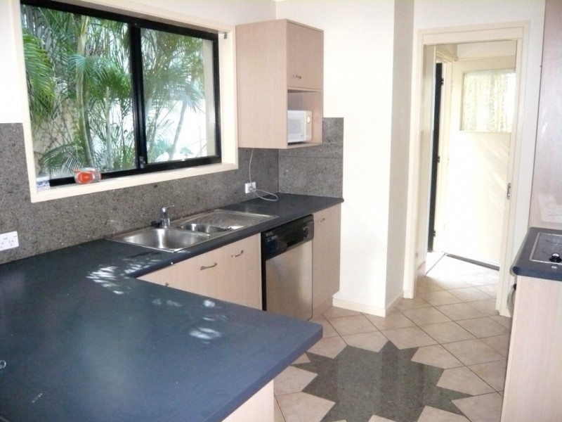 19 Aldridge St, Auchenflower QLD 4066