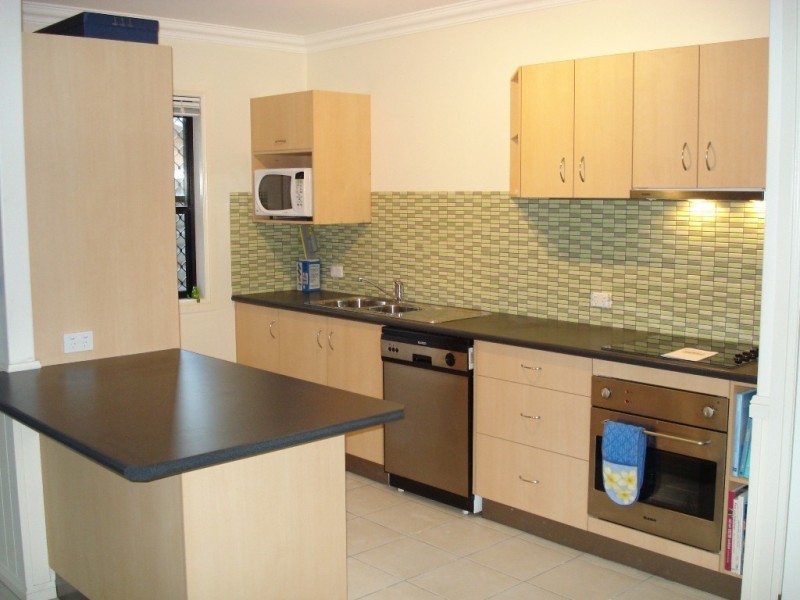 2 Tees St, Yeerongpilly QLD 4105