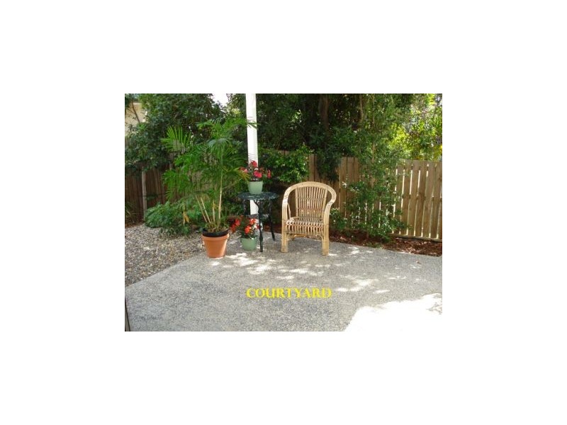 2 Tees St, Yeerongpilly QLD 4105