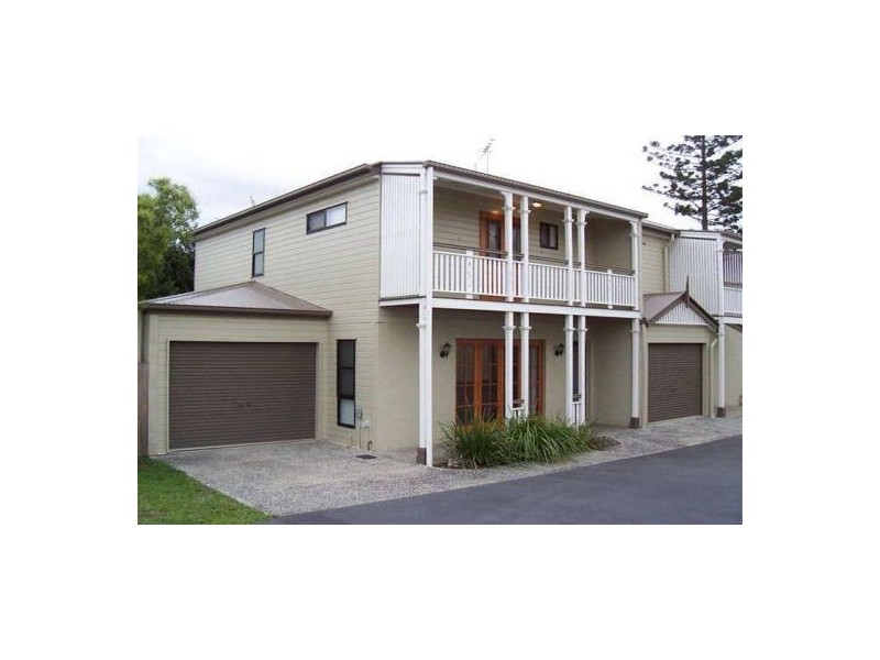 2 Tees, Yeerongpilly QLD 4105