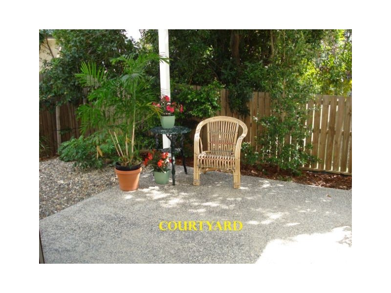 2 Tees, Yeerongpilly QLD 4105