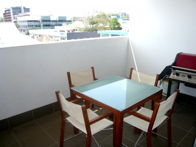 9 Chester St cnr Ella St, Teneriffe QLD 4005
