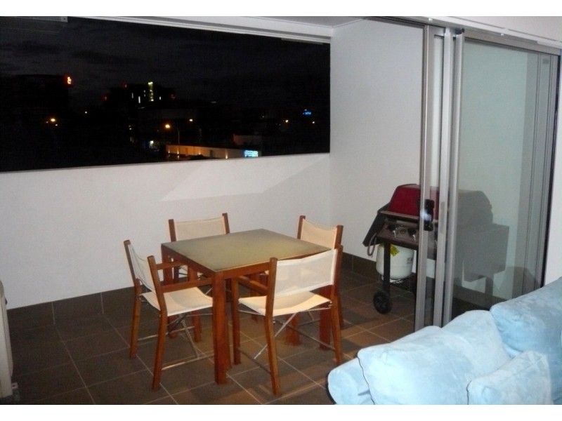 9 Chester St cnr Ella St, Teneriffe QLD 4005