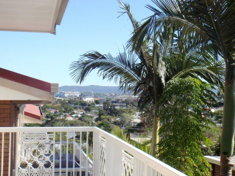 4/335 Cavendish Rd, Coorparoo QLD 4151