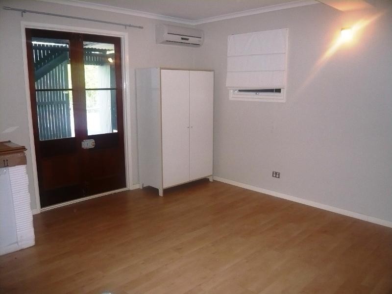 4b Lower Clifton Tce, Red Hill QLD 4059