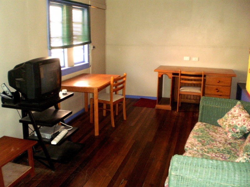 85  Gray Rd, West End QLD 4101