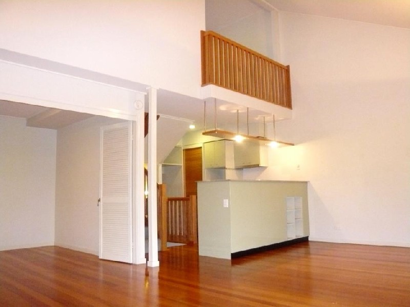 9 Rosecliffe St, Highgate Hill QLD 4101