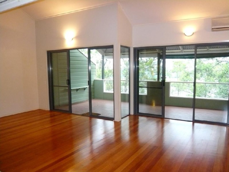 9 Rosecliffe St, Highgate Hill QLD 4101