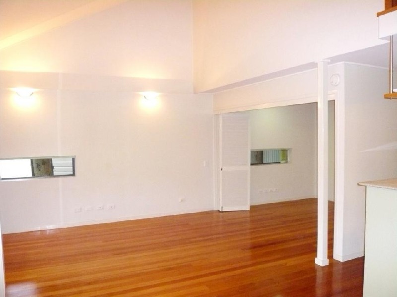 9 Rosecliffe St, Highgate Hill QLD 4101