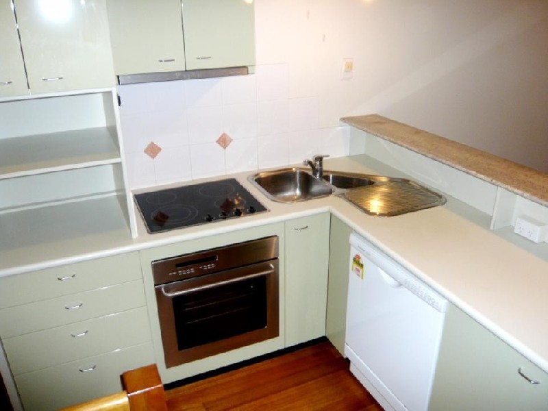 9 Rosecliffe St, Highgate Hill QLD 4101