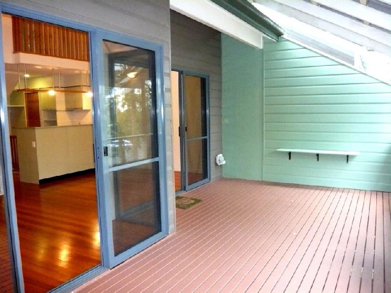 9 Rosecliffe St, Highgate Hill QLD 4101