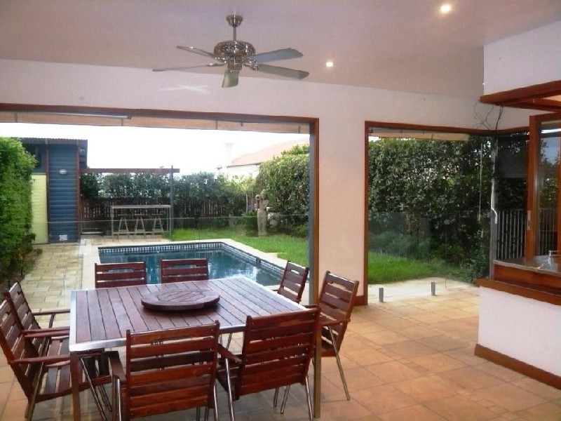 30 Sefton Av, Clayfield QLD 4011