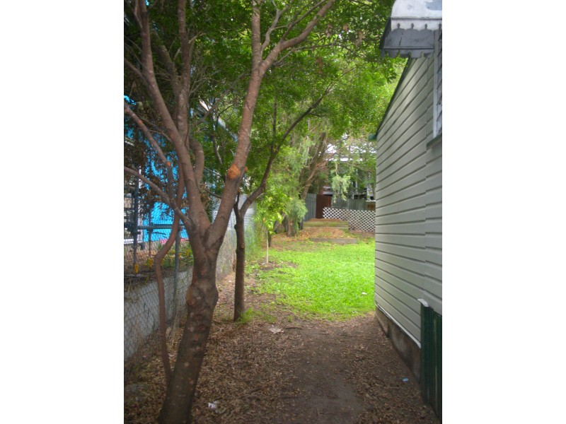 16 Lucy St, Albion QLD 4010