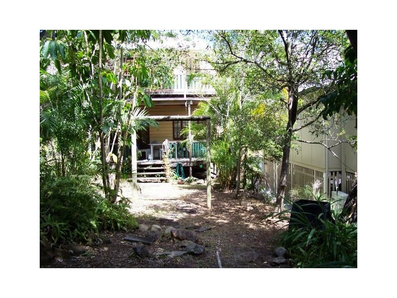 10 Soudan, Bardon QLD 4065