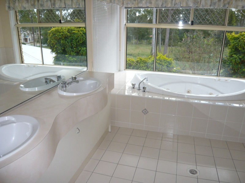 11 Palmetto Place, Bridgeman Downs QLD 4035