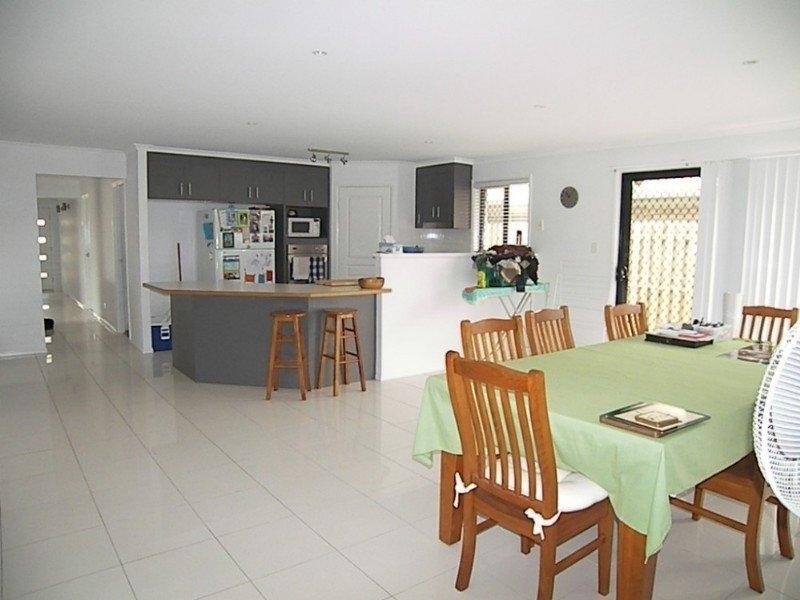 74 Jezabel Dr, Springfield Lakes QLD 4300