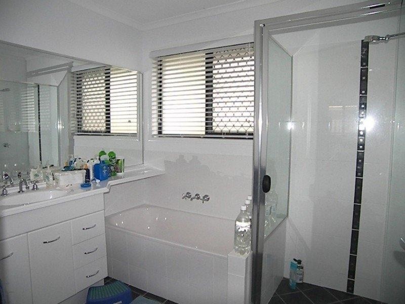 74 Jezabel Dr, Springfield Lakes QLD 4300