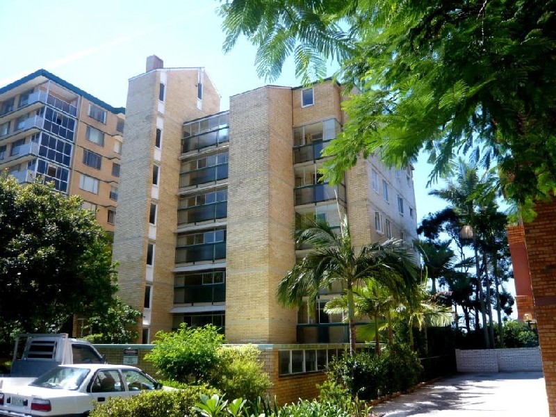 13/8 Sandford St, St Lucia QLD 4067