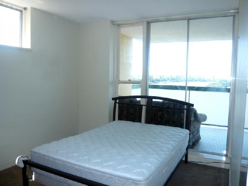 13/8 Sandford St, St Lucia QLD 4067