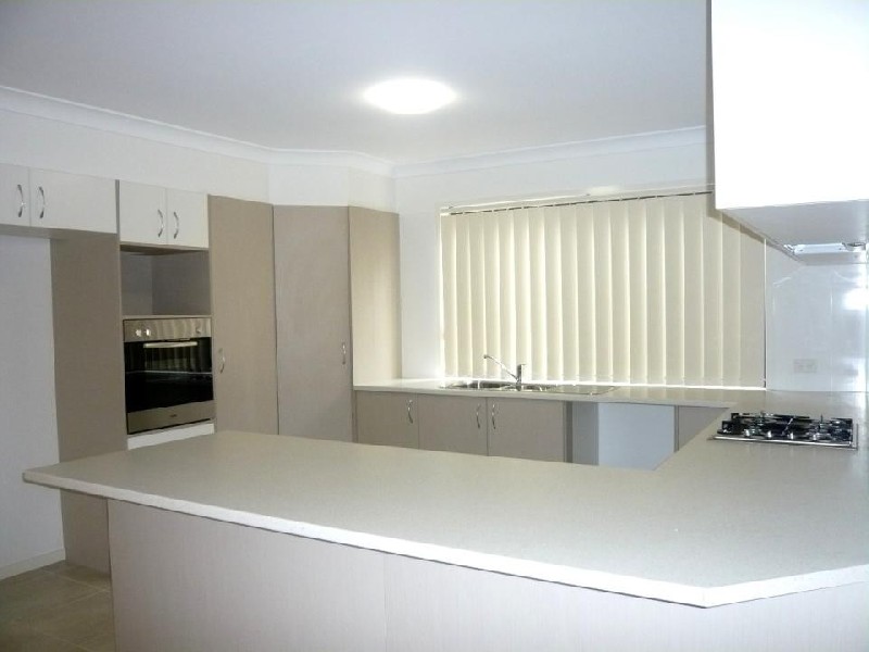 16 Den Otter Drive, Bellbird Park QLD 4300