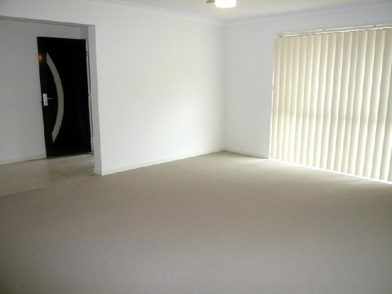 16 Den Otter Drive, Bellbird Park QLD 4300